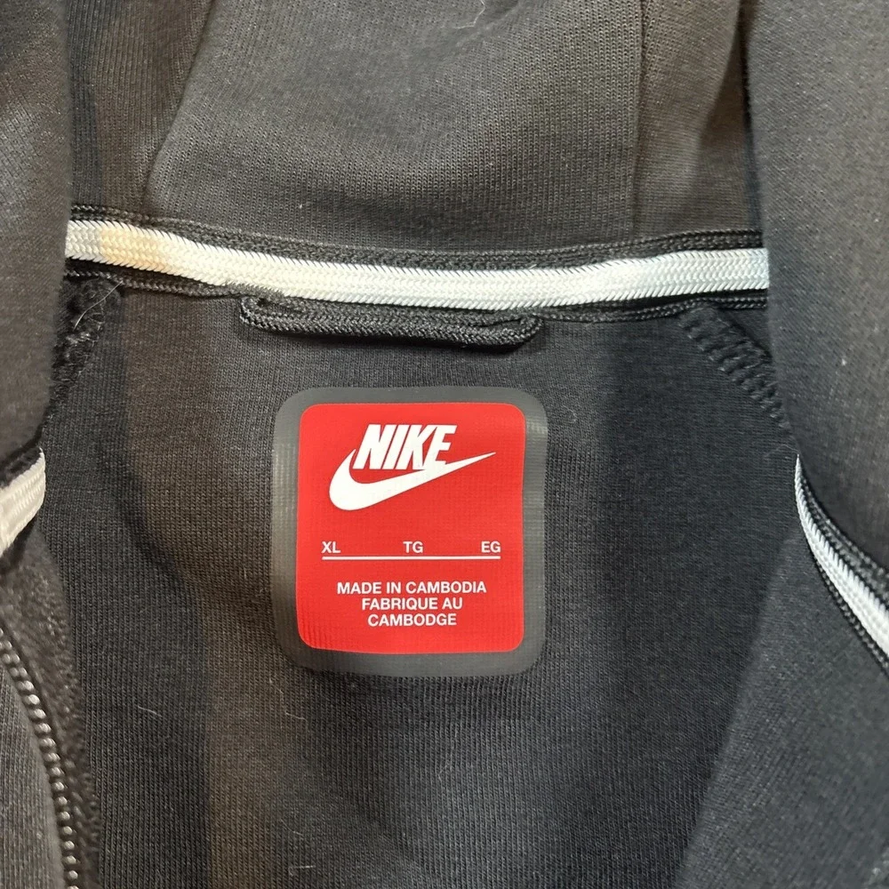 Nike Sportswear Youth Size XL  Tech Fleece Full Zip Hoodie